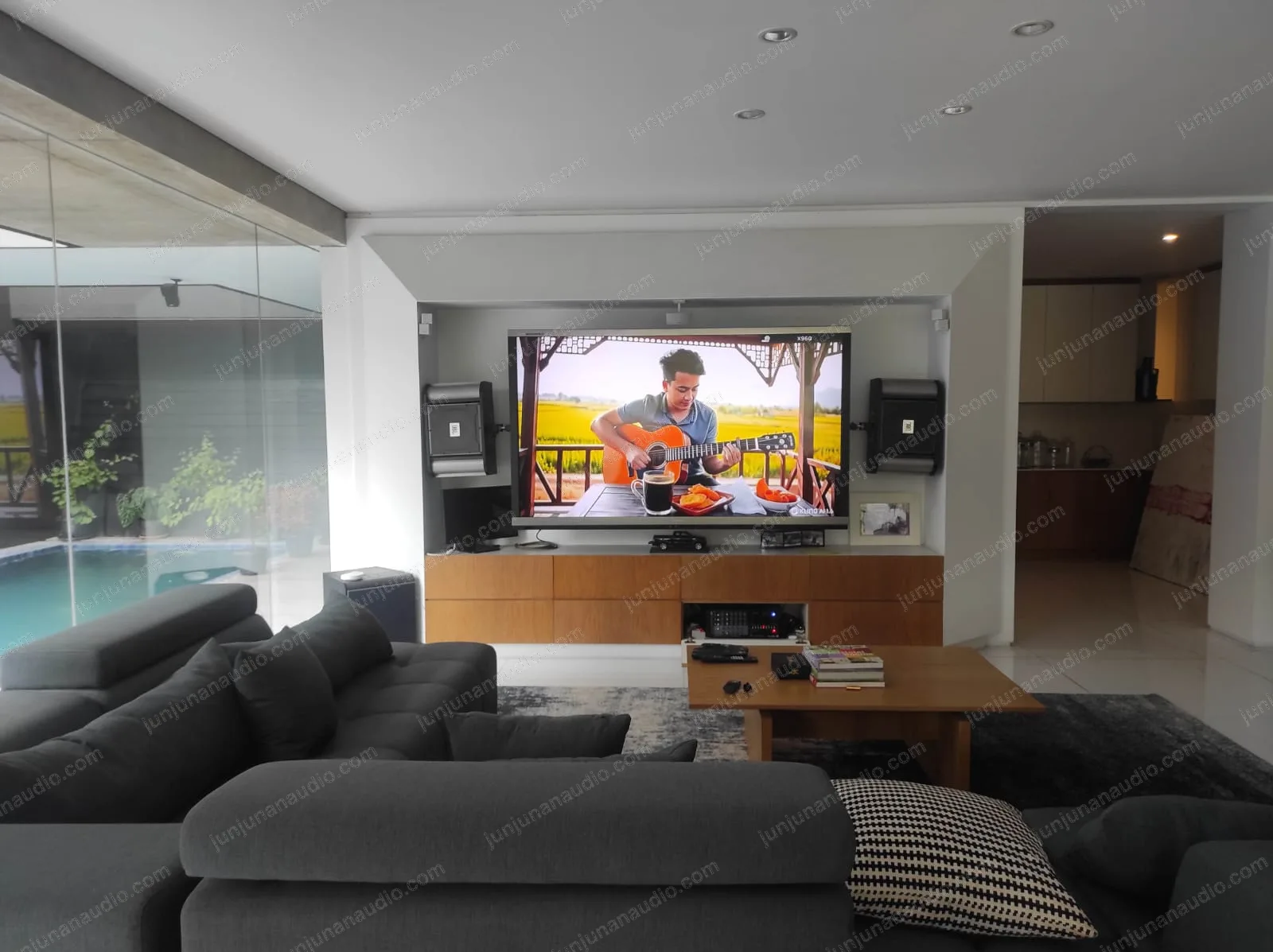 Ruang home theater dan karaoke Dago Resort 06